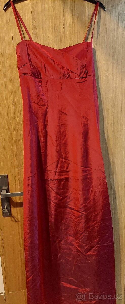Balíkovna za 69,- Kč. Plesové bordó šaty. - 4
