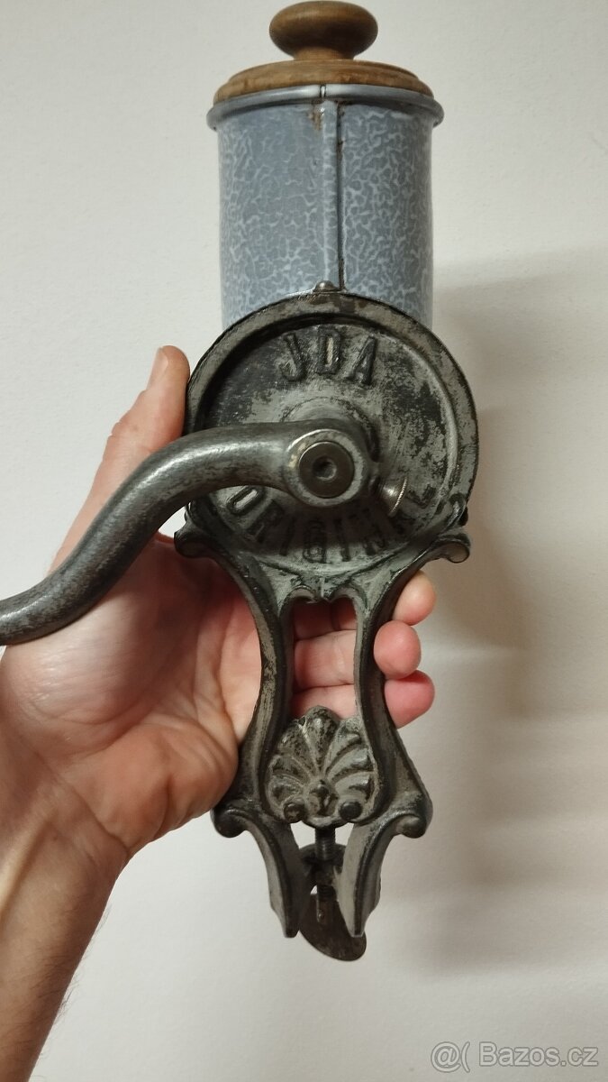 Starožitný zachovalý mlýnek na storuhanku, IDA se smaltem - 4