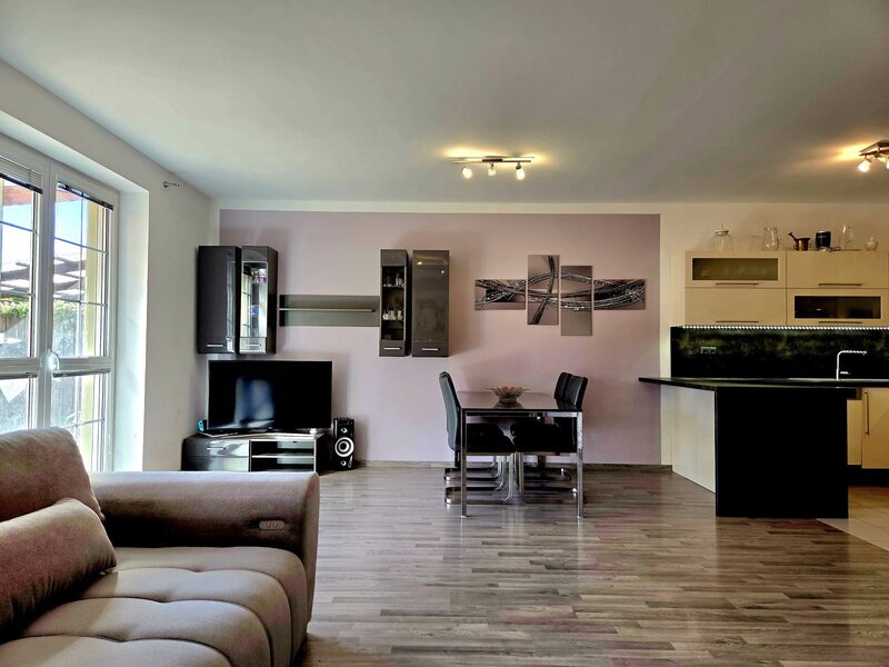 Prodej RD 6+kk 213 m2, na pozemku 287 m2 - 4