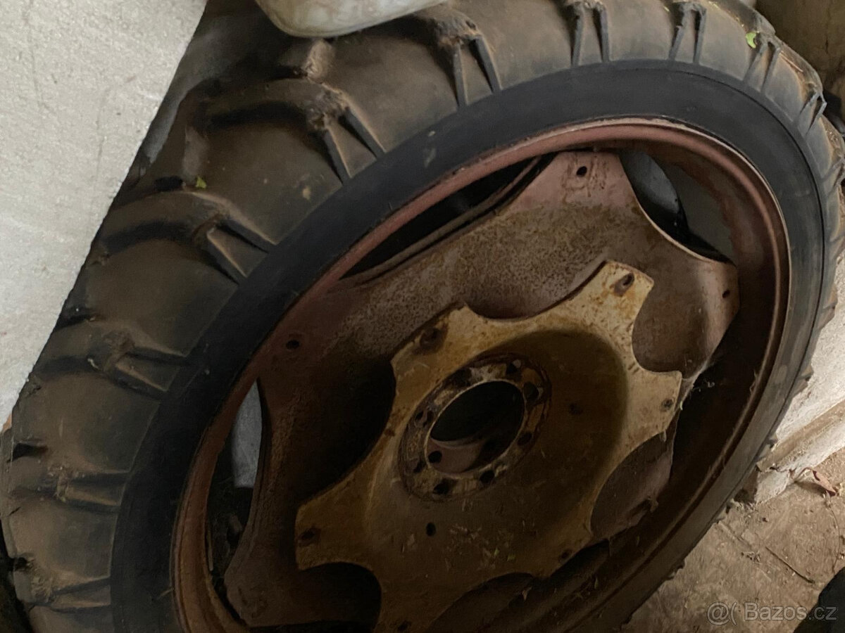 TRAKTOR RS09 4válec - 4