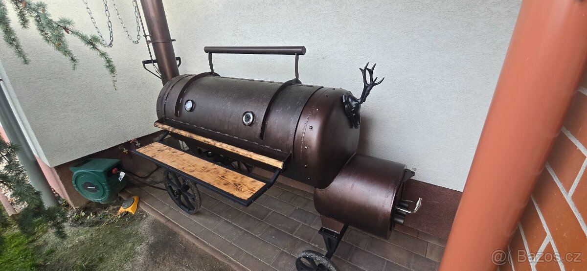 Stylový smoker gril - 4