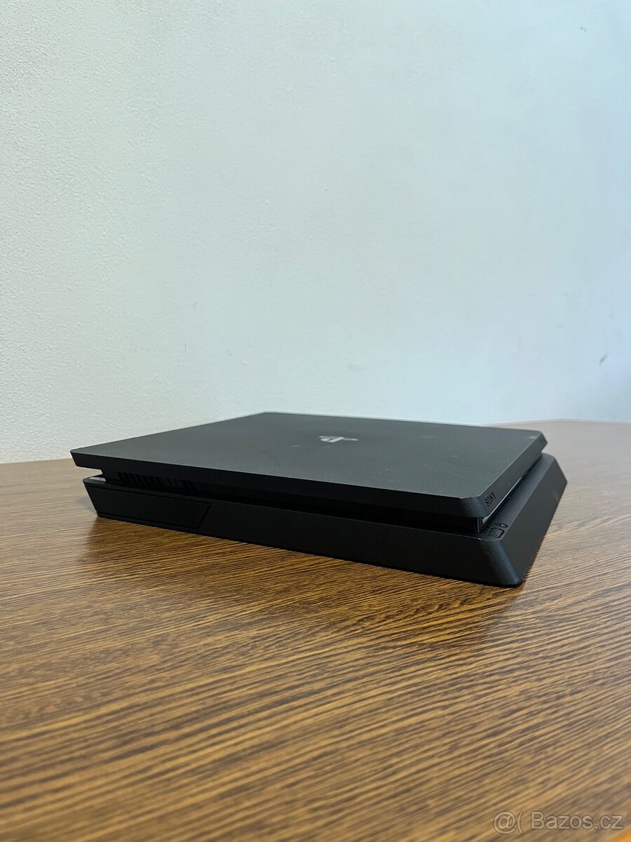 Playstation 4 slim +příslušenství - 4