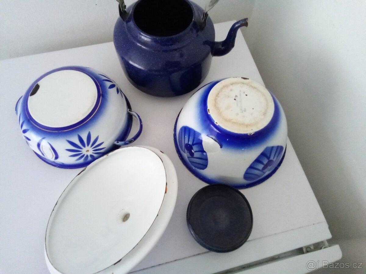 Staré, barevné smaltované nádobí - 4