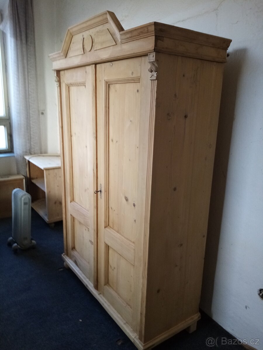 Starožitná selská šatní skříň - 4