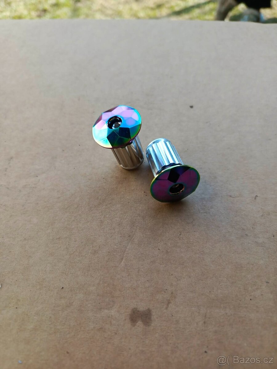 Komponenty na kolo v duhové barvě - 4