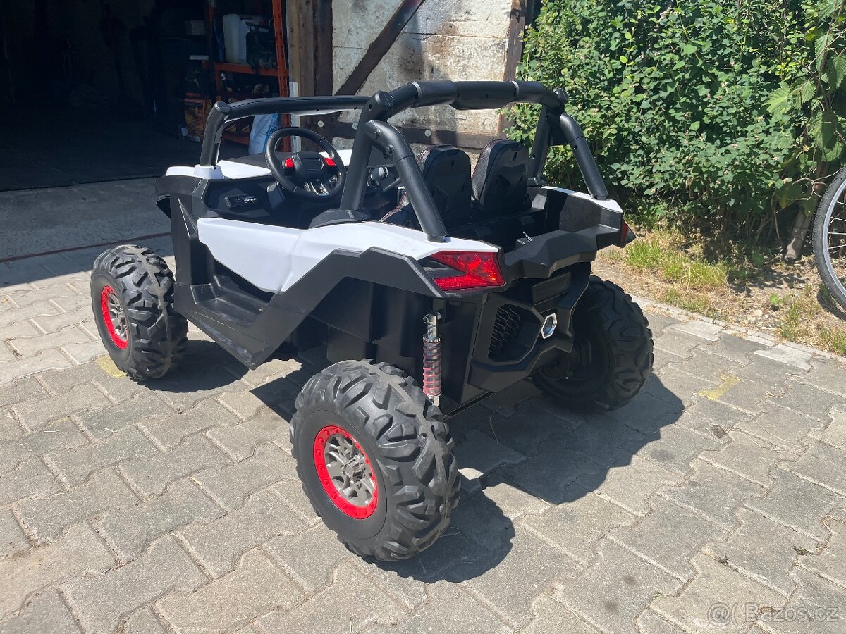 Dětská el.bugina 4x4 pro dvě děti nosnost 55 kg jako nová