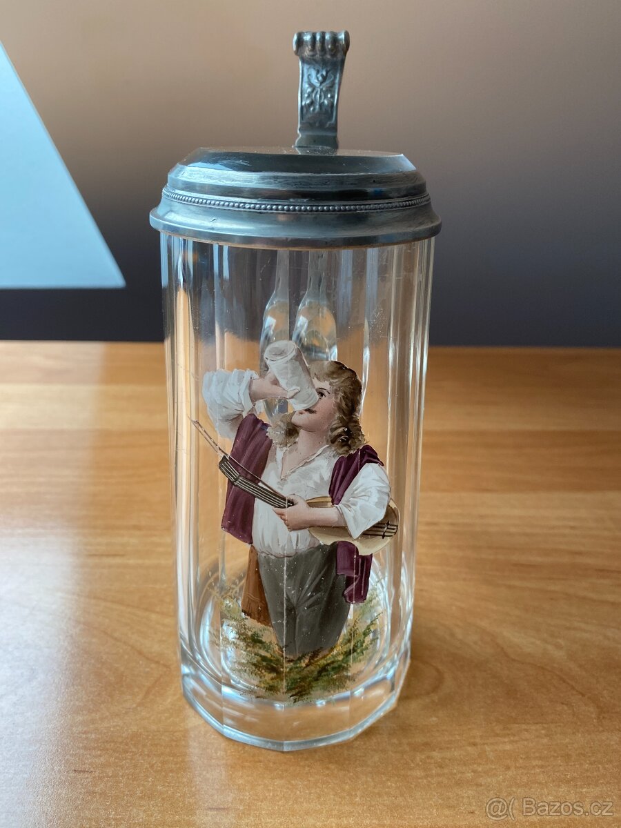 Sběratel nabízí staré skleněné korbele - 4