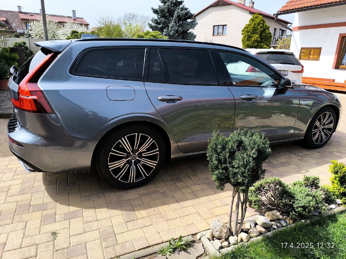 Prodáme Volvo V60 R-Design AWD B6 mildhibrid 183 kw ATM - 4