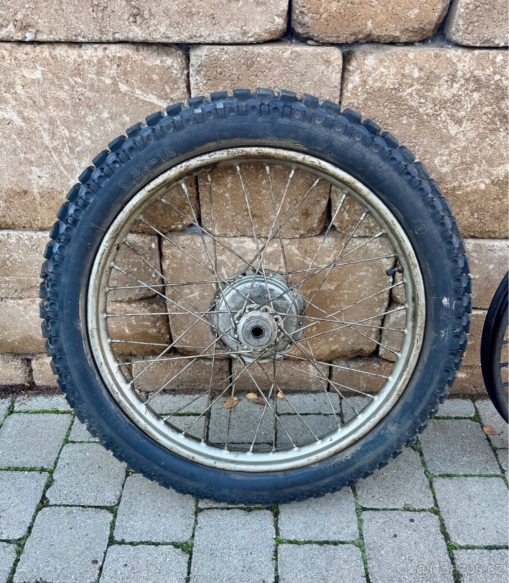 ČZ 125 T - přední a zadní kolo - 4