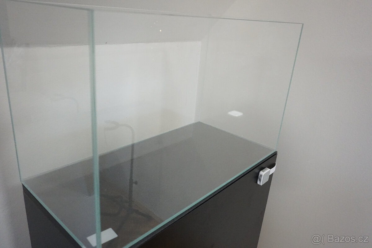 Optiwhite akvarium 60 l + skříňka + příslušenství - 4