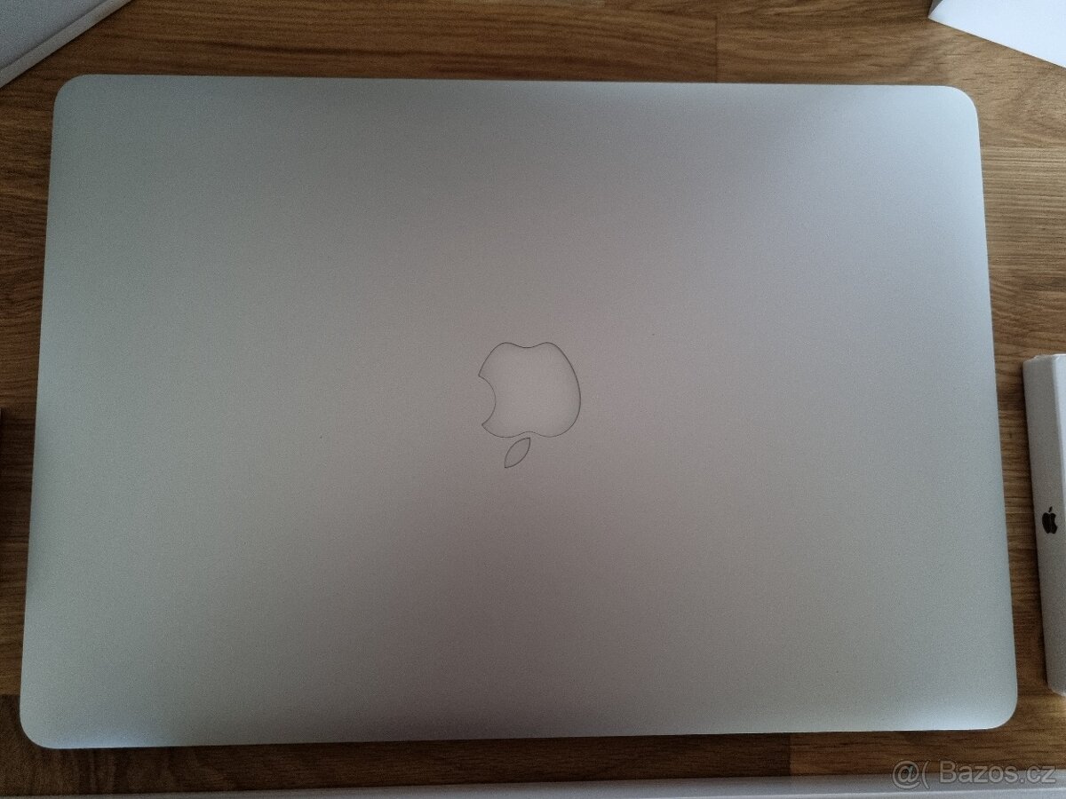 Apple MacBook Pro 15 - 2TB / i7/ 16GB/ Nová Baterie, Přísluš - 4