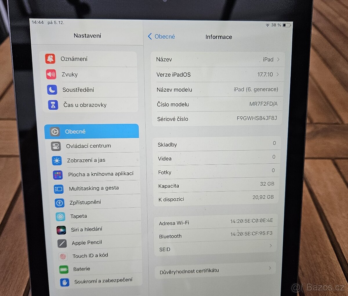 Apple iPad 6 gen. / 32GB Uložiště / IOS 17.7.10 / 9,7" - 4