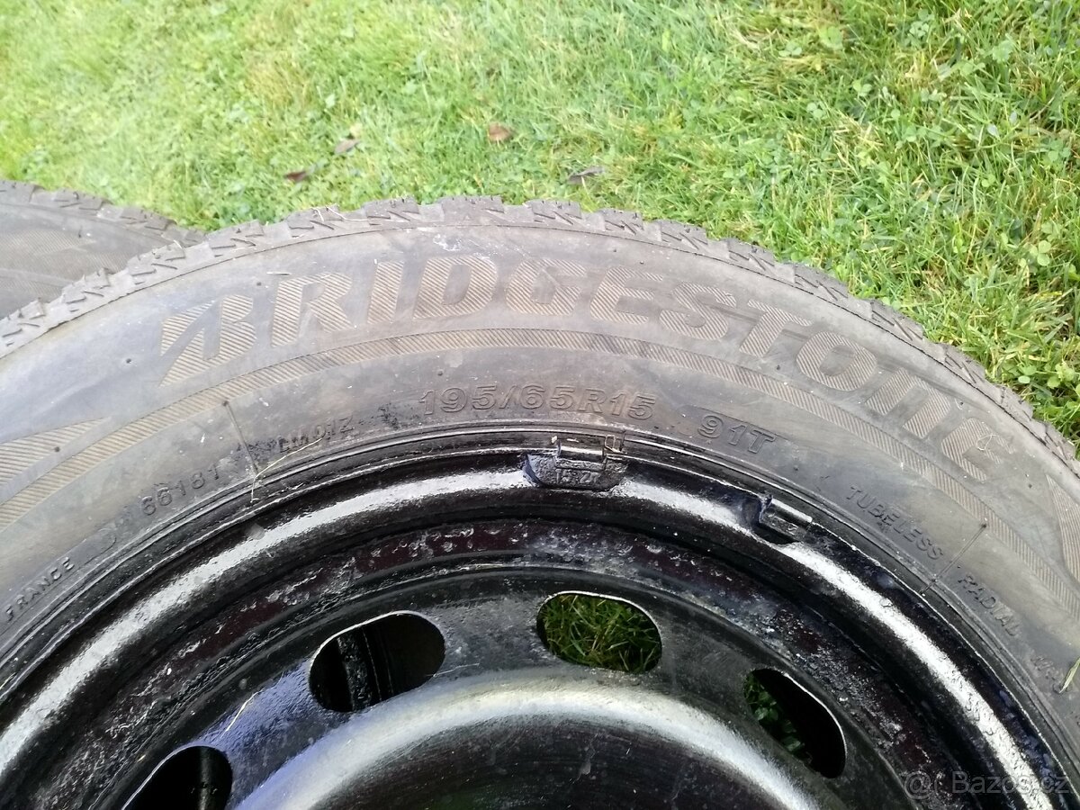 Bridgestone 195/65R15. 5x108 - 4