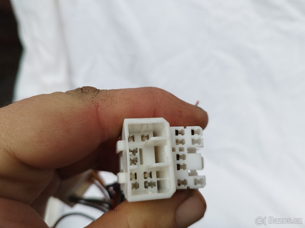 P: ISO konektor Mazda- redukce kabeláže autorádia - 4