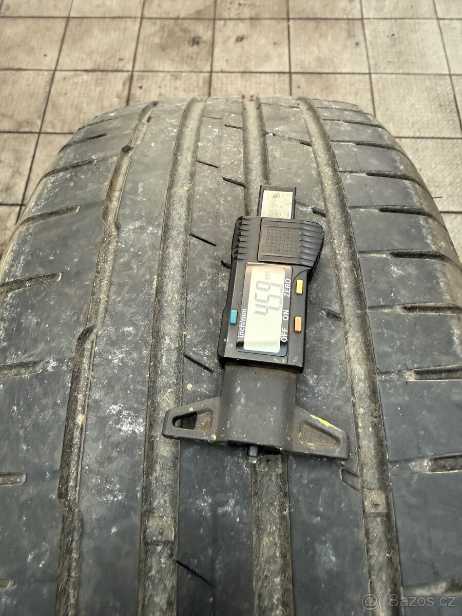 Hankook 225/55R17 - 4