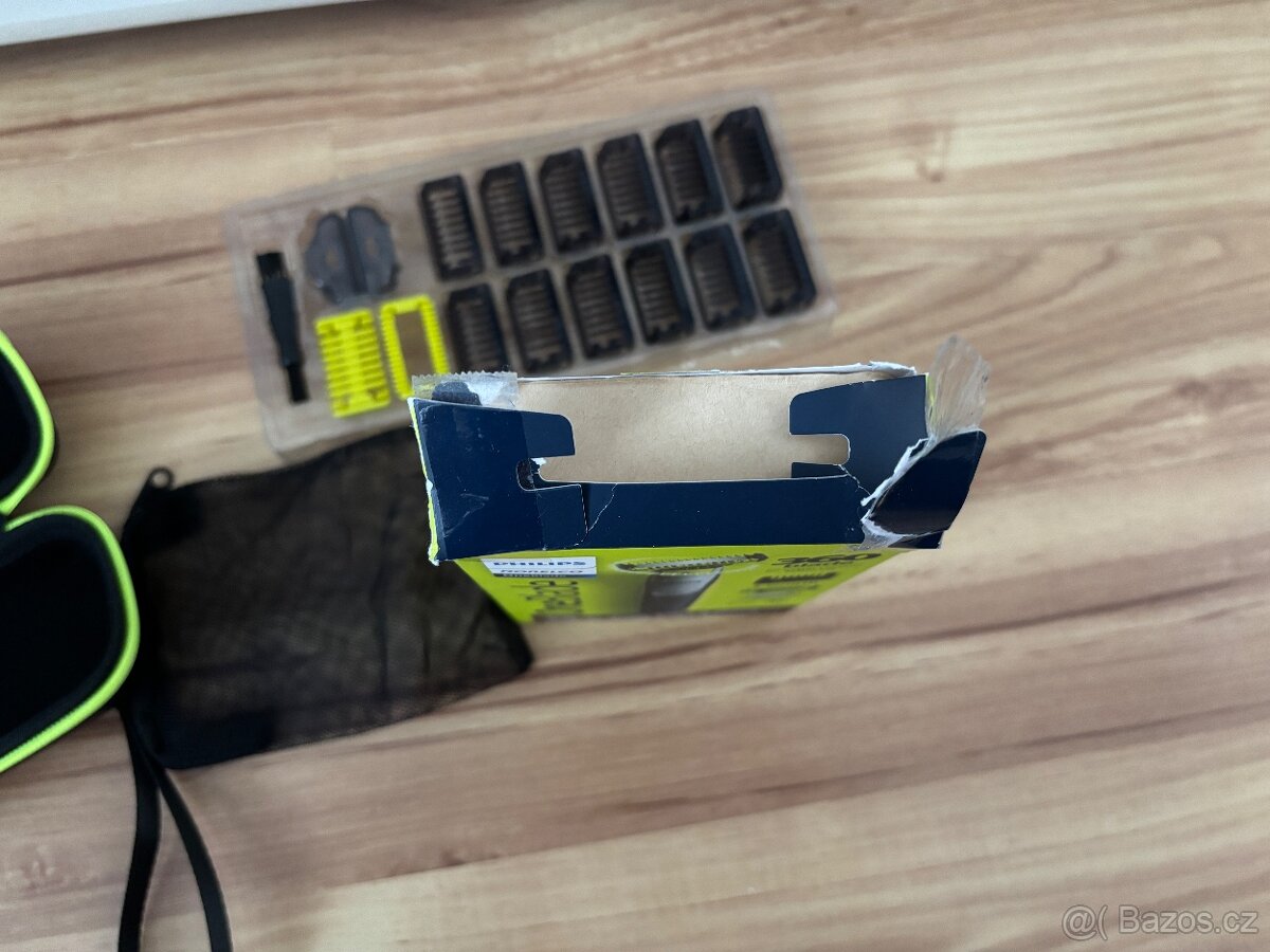 Planžetový holicí strojek Philips OneBlade 360 - 4