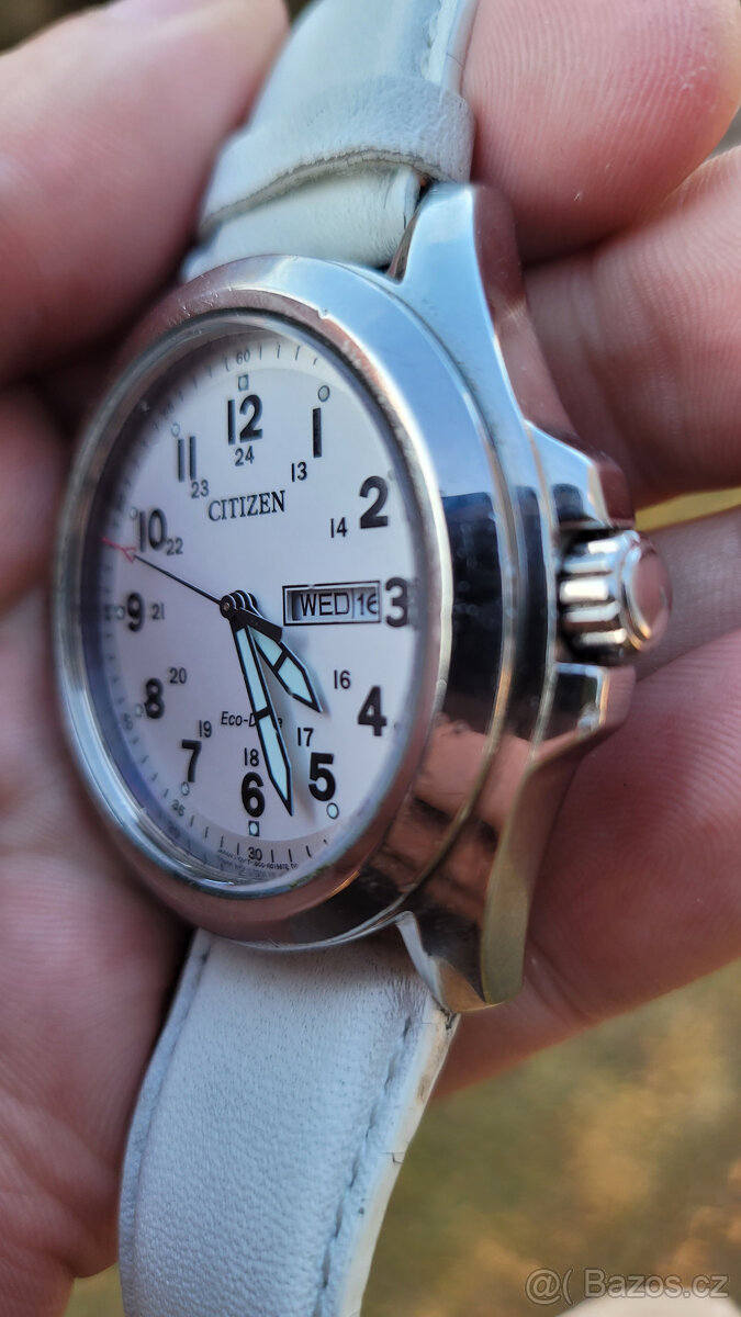 Hodinky CITIZEN Eco-Drive model AW0050-15A - 4