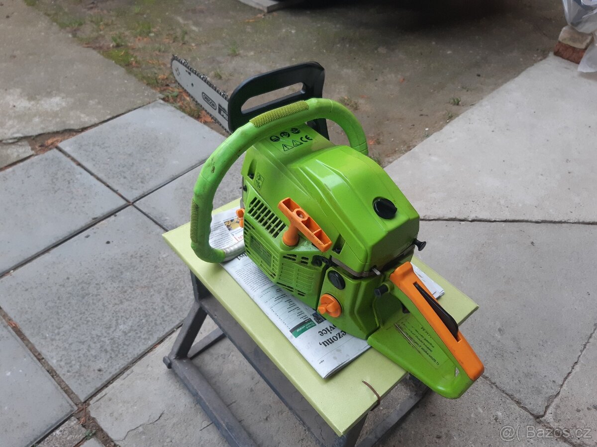 Benzínová motorová pila Fieldmann FZP 4516-B - 4