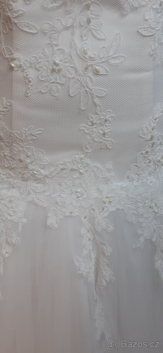 Prodám krajkové šaty na věneček, nebo svatbu, vel 36 - 38 - 4