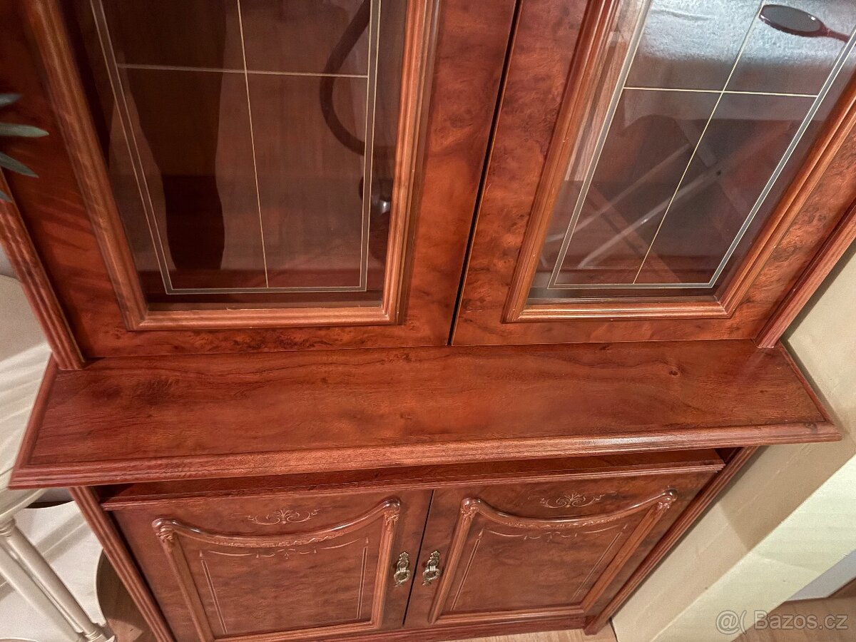 Prodám Španělskou obývací stěnu. Š 85 V 220 H 42 / 30 - 4