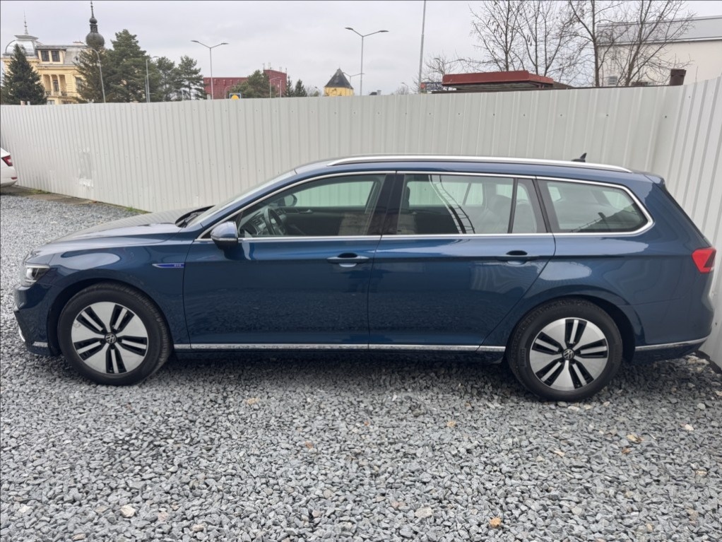 Prodám Volkswagen Passat 1,4 TSI GTE DSG DPH 1.maj ČR - 4