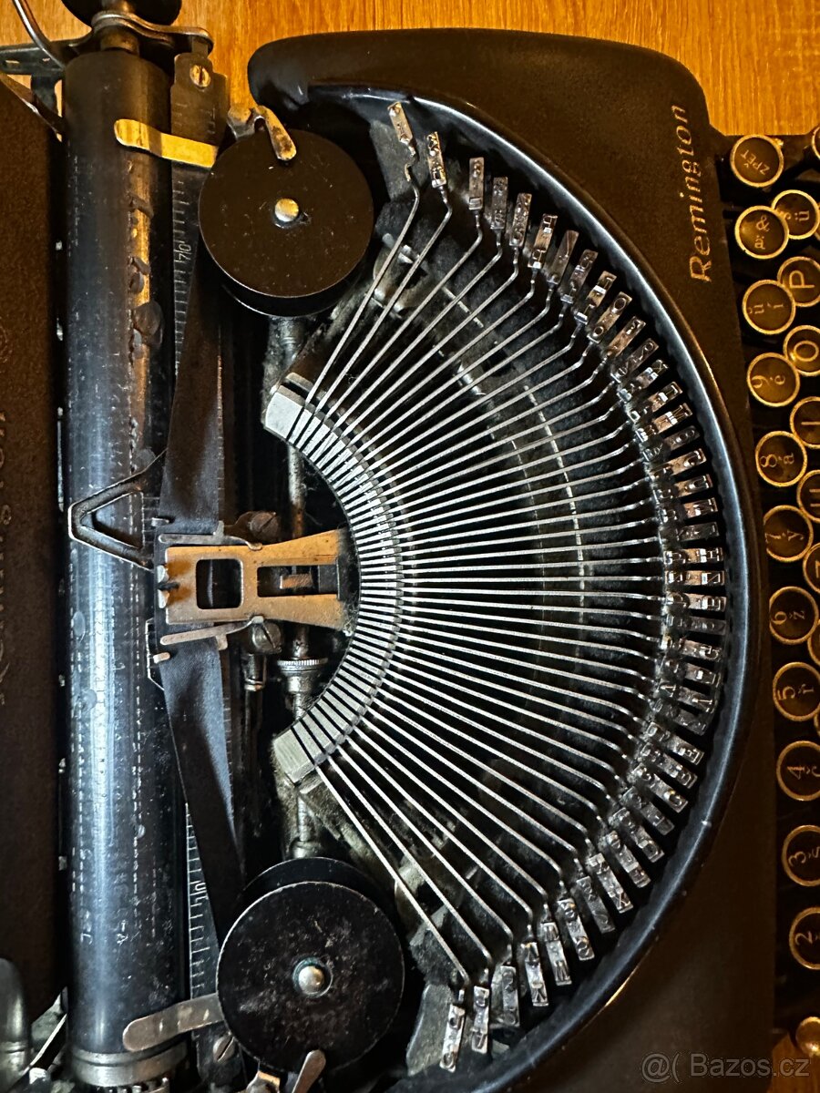 Psací stroj REMINGTON - 4