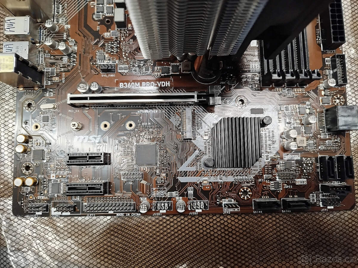 Základní deska s procesorem a chladičem - 4