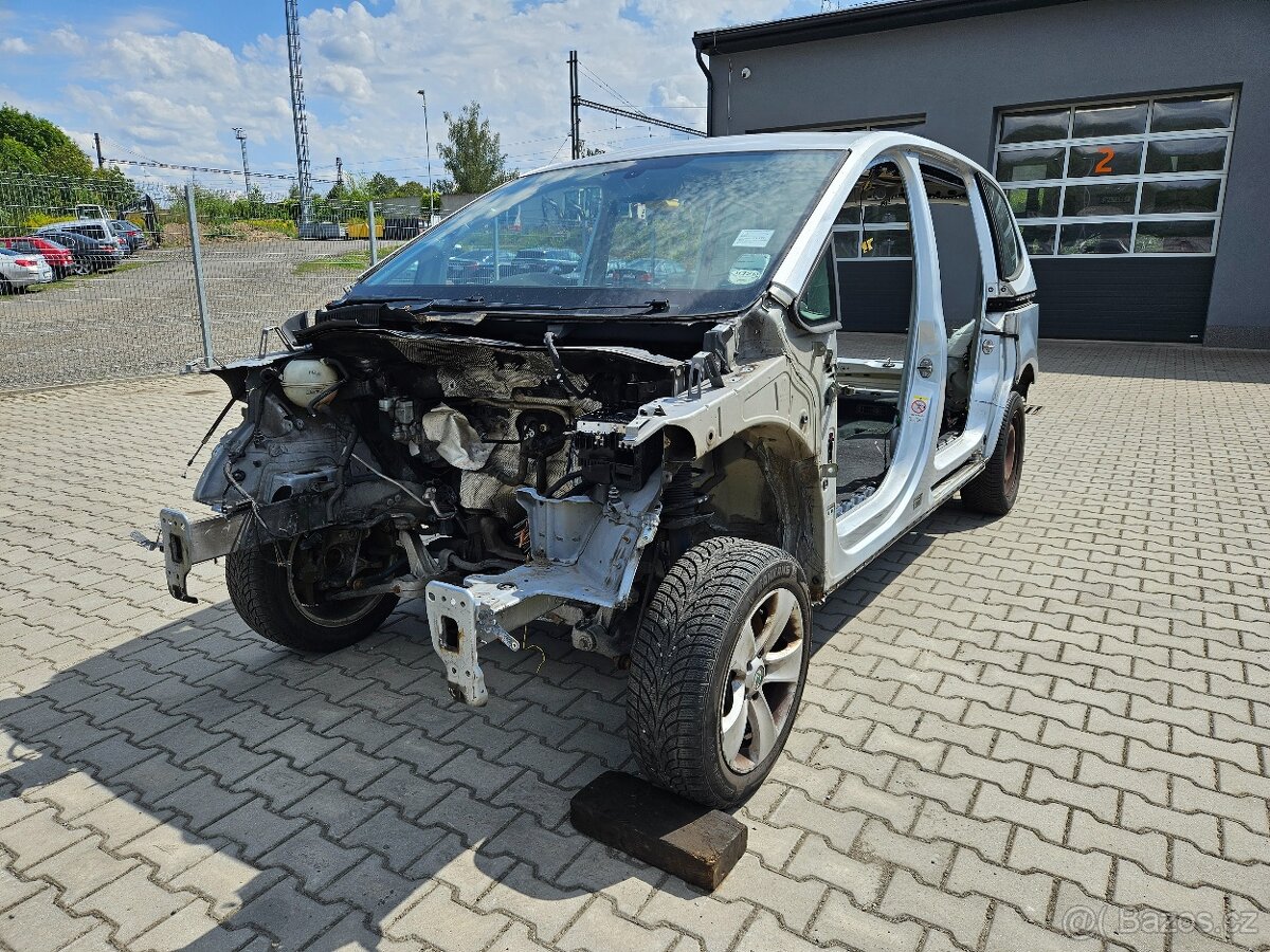 VW Sharan 7N, blatník, díly, práh, karoserie, nosník. - 4