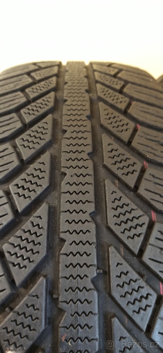 SEMPERIT MASTER - GRIP 2 215/65 R17 99H 4,5 - 5mm - 4