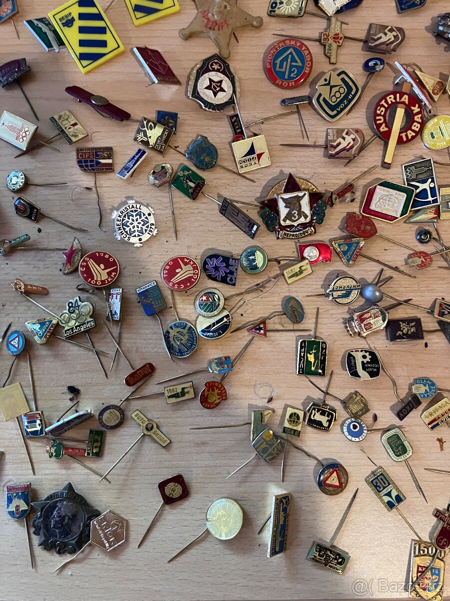 Různé druhy odznaků - 4