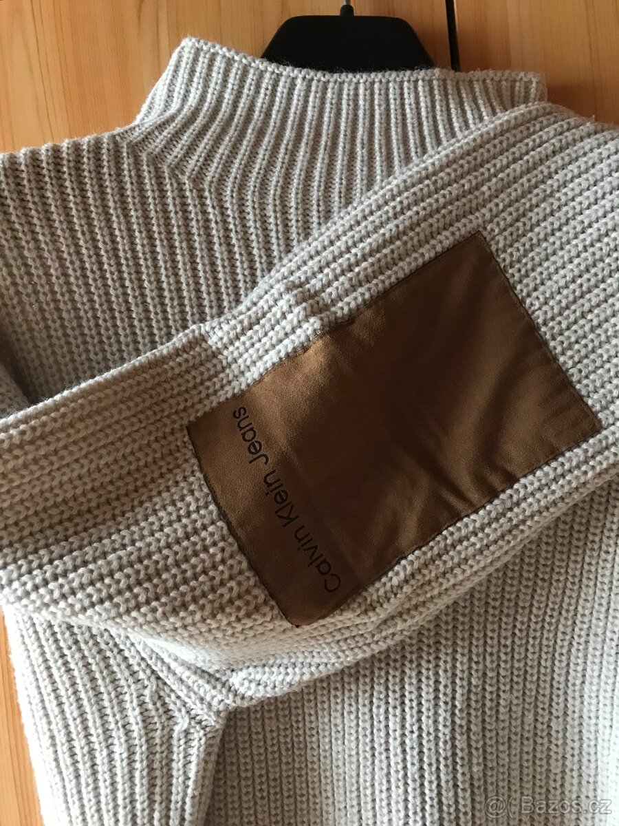 Svetry různých značek a střihů - 4
