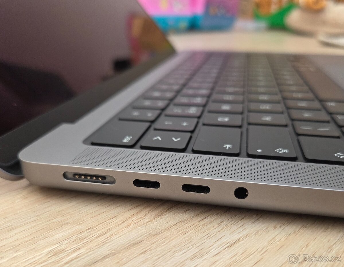 Apple Macbook Pro M2 MAX 14" - 4