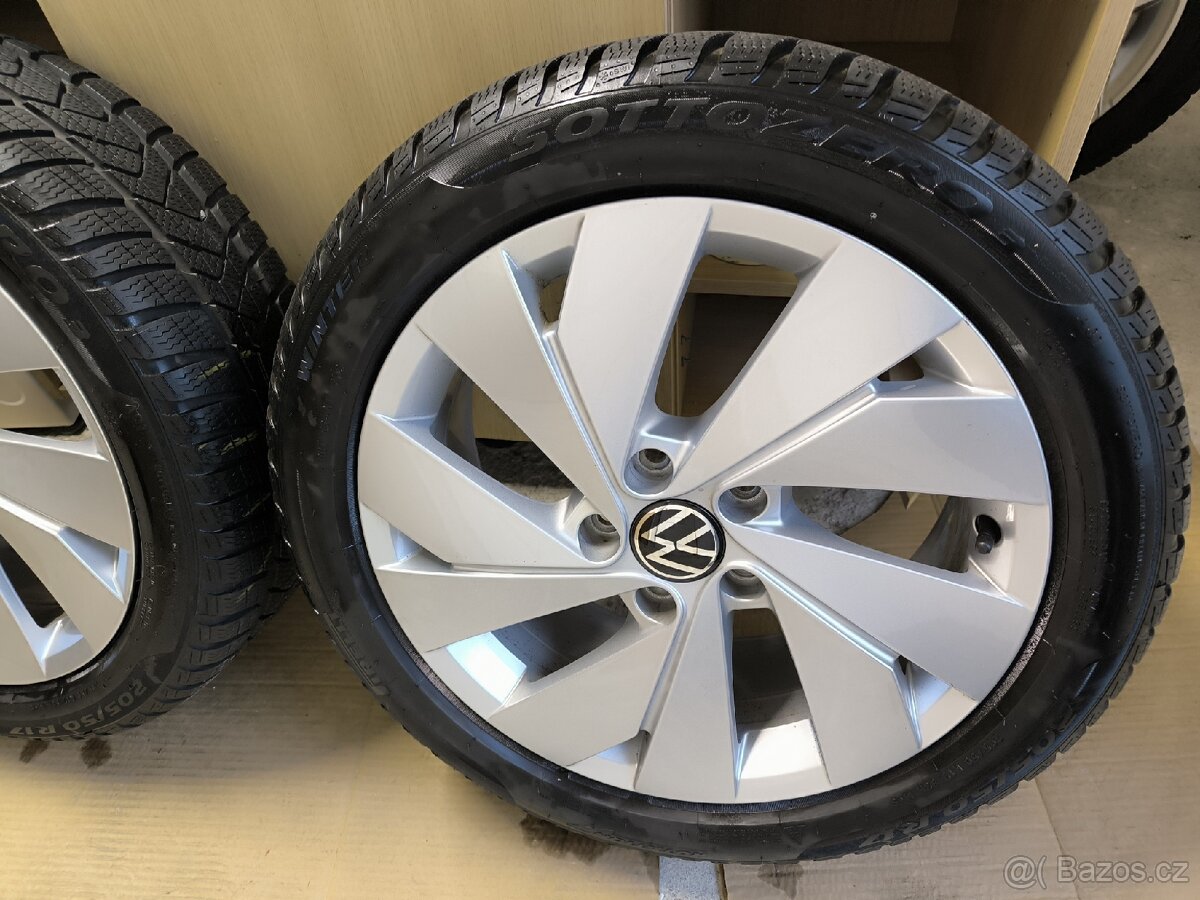 ALU kola VW Golf 8 Octavia 5x112 r17 Originál,zimní pneu 99% - 4