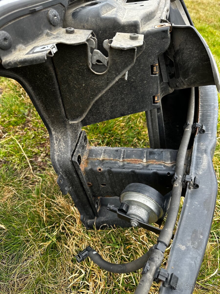 Přední stěna BMW E90 - 4