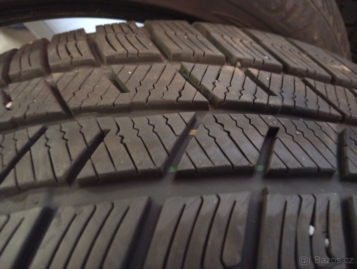Zimní Barum 235/45R18 - 4