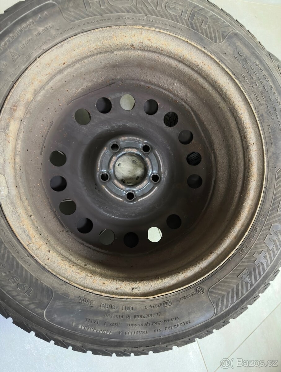 Sada disků R15 vč. poklic - 4