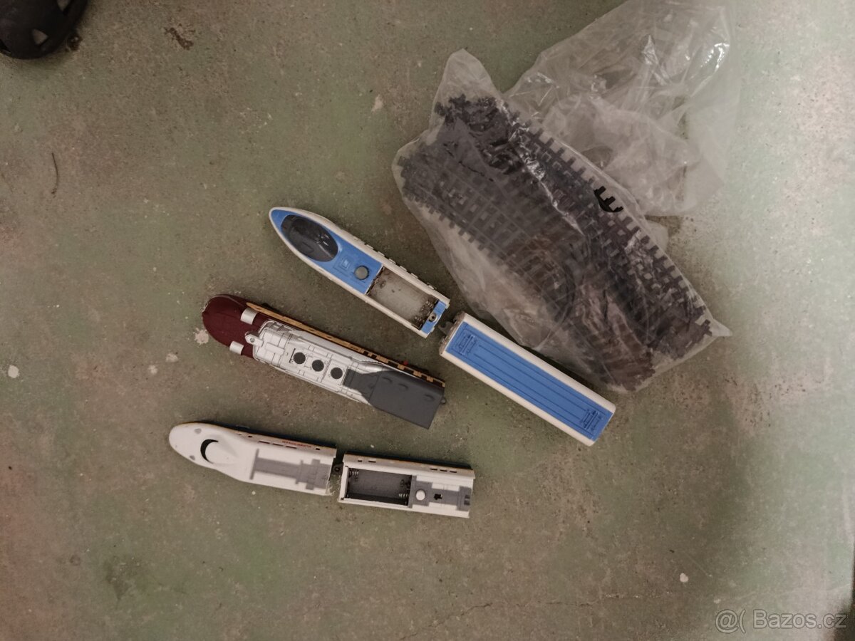 skákací míč+mašinky s koleji , piano - 4