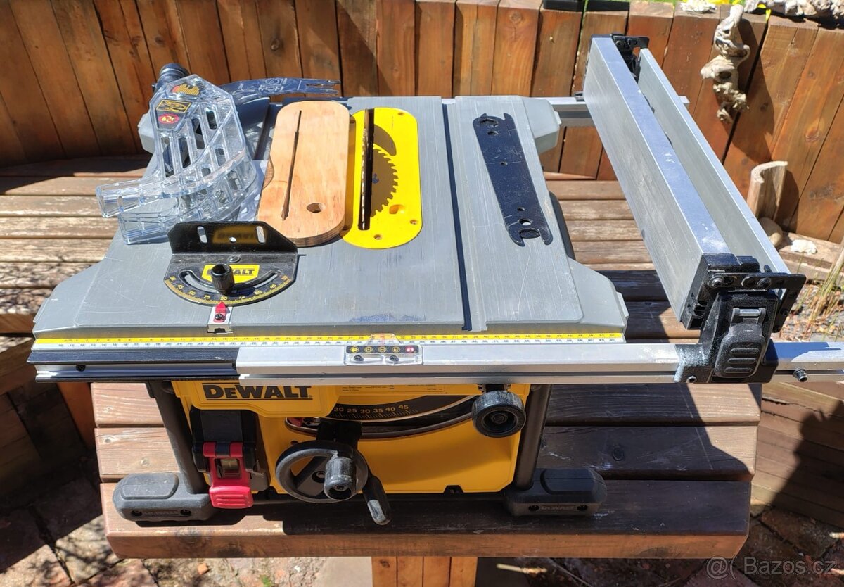 Stolní pila DeWALT - 4