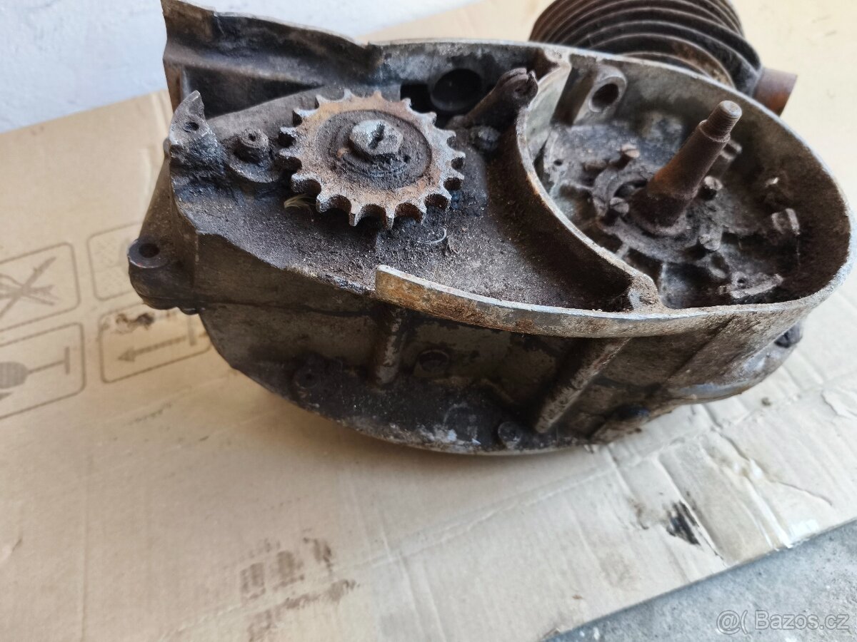 Motor ČZ 125T - 4