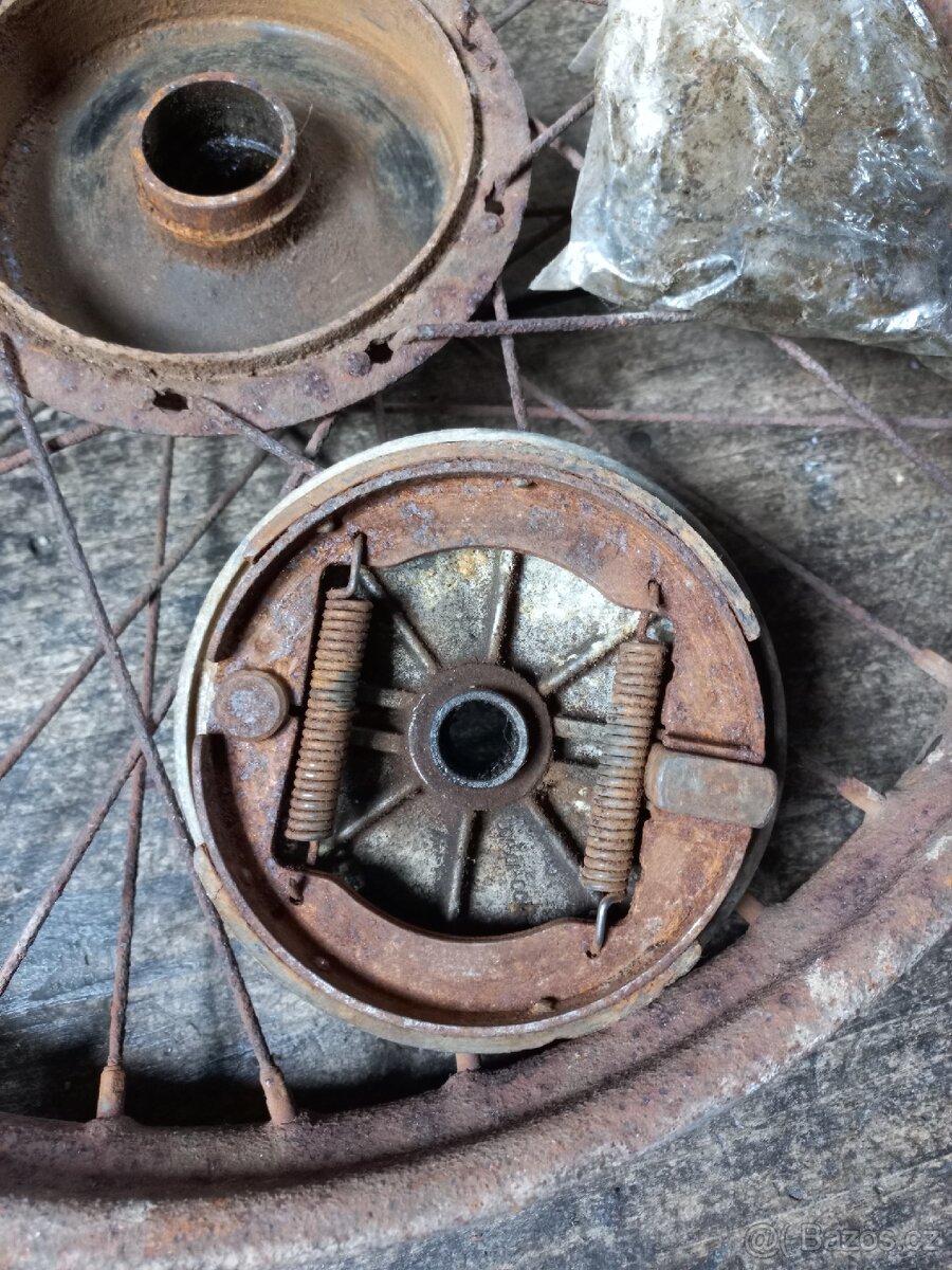 ČZ 125 t - ČZ 125b - Přední kolo - 4