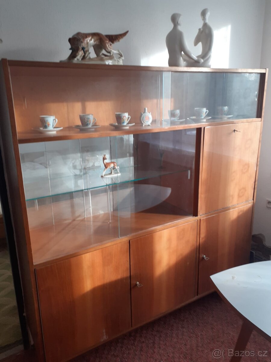 Postel s čelem a další nábytek - 4