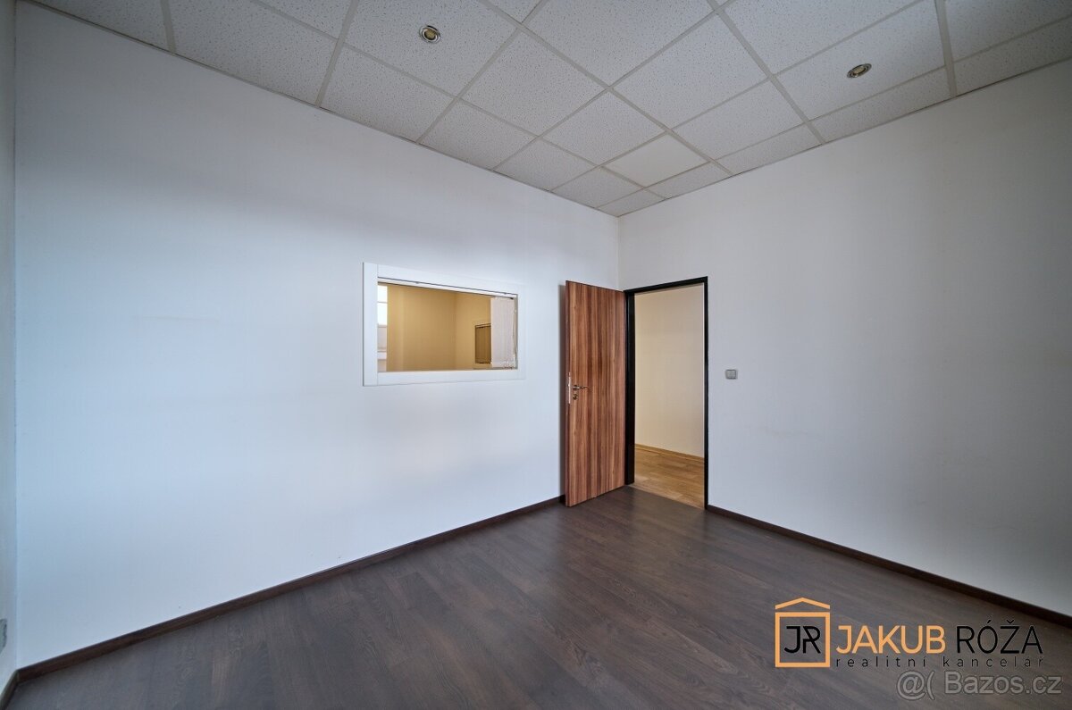 Pronájem kanceláře 159 m² - 4