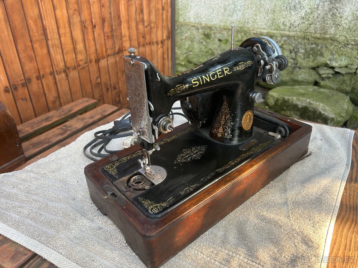 SINGER - historický šicí stroj - 4