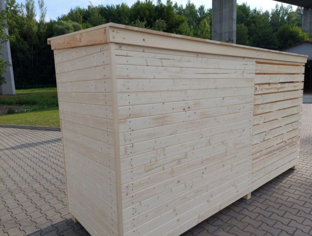 Dřevník s domkem na nářadí (nářadovnou) - 4