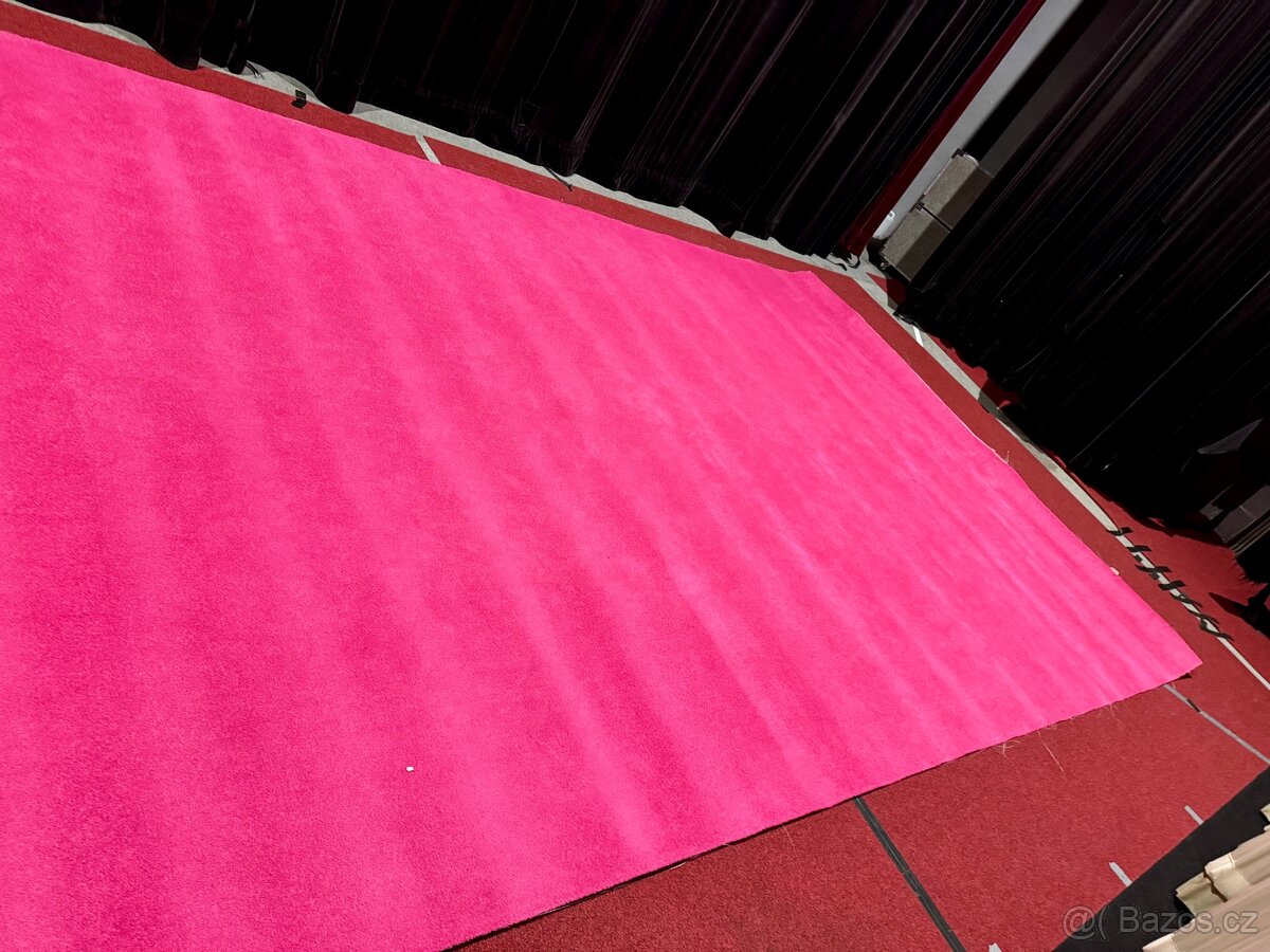 Růžový koberec 3,5x7,5 - 4