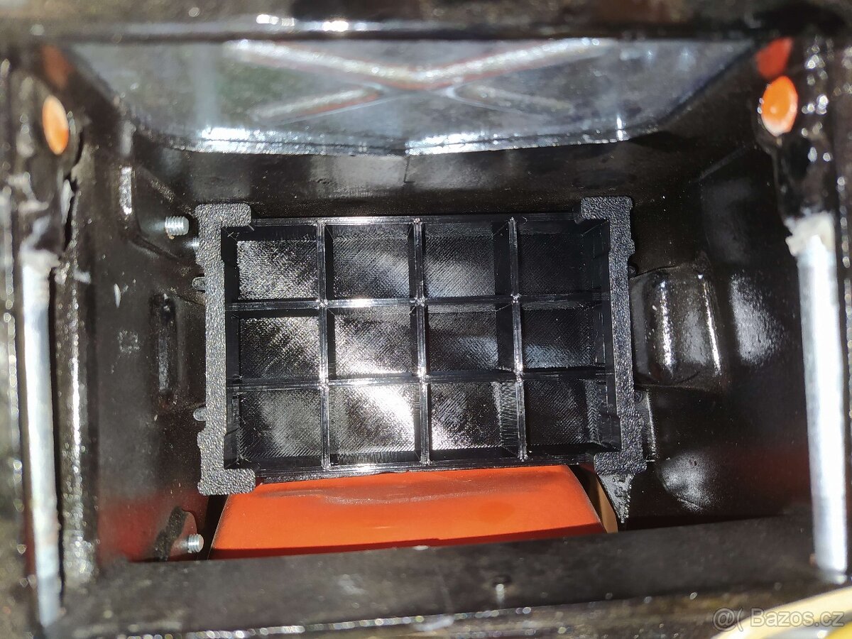 ČZ 350/472 - podložka pod akumulátor včetně fixace - 4