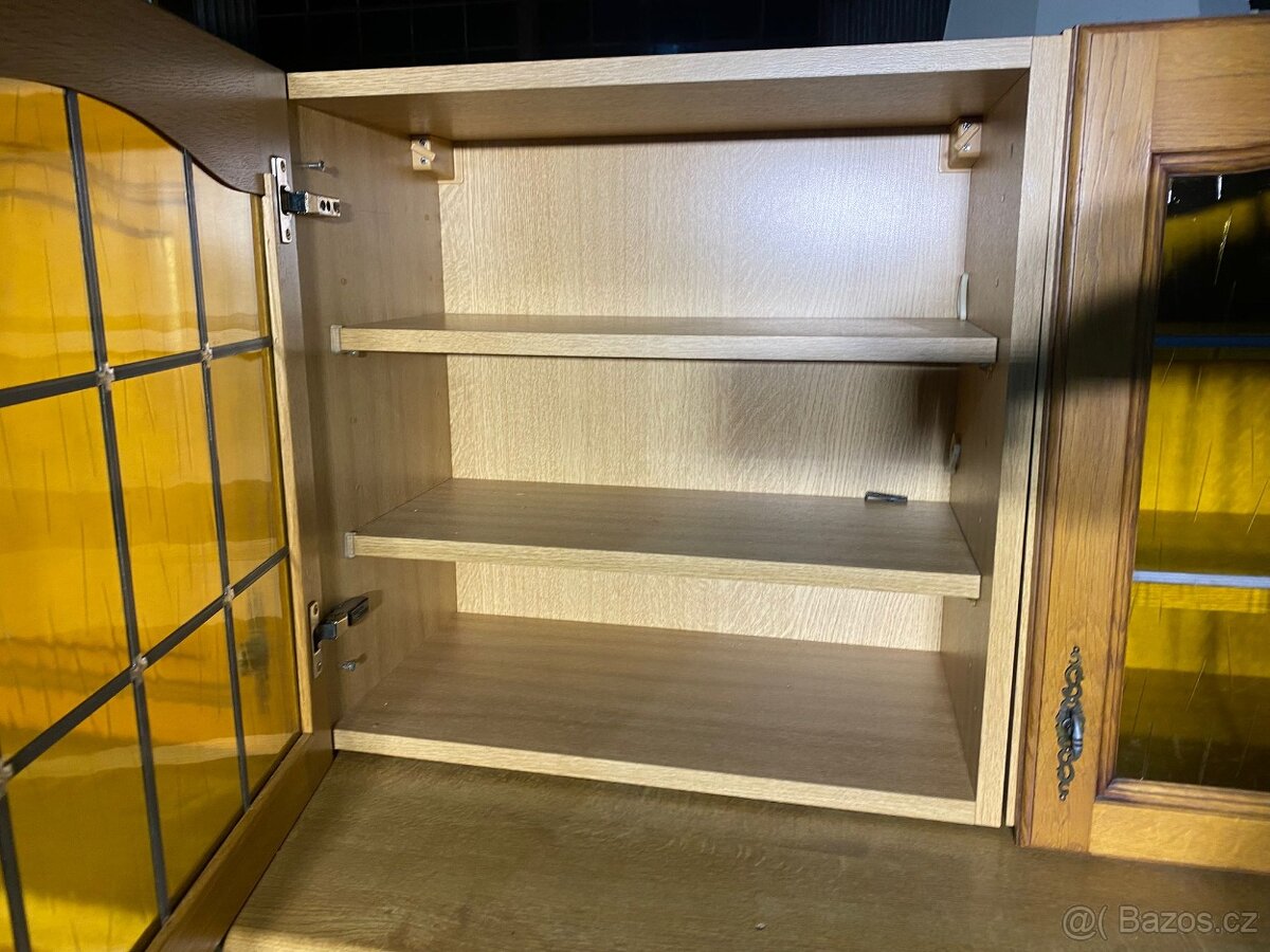 Masivní kuchyňská linka bez spotřebičů - 4