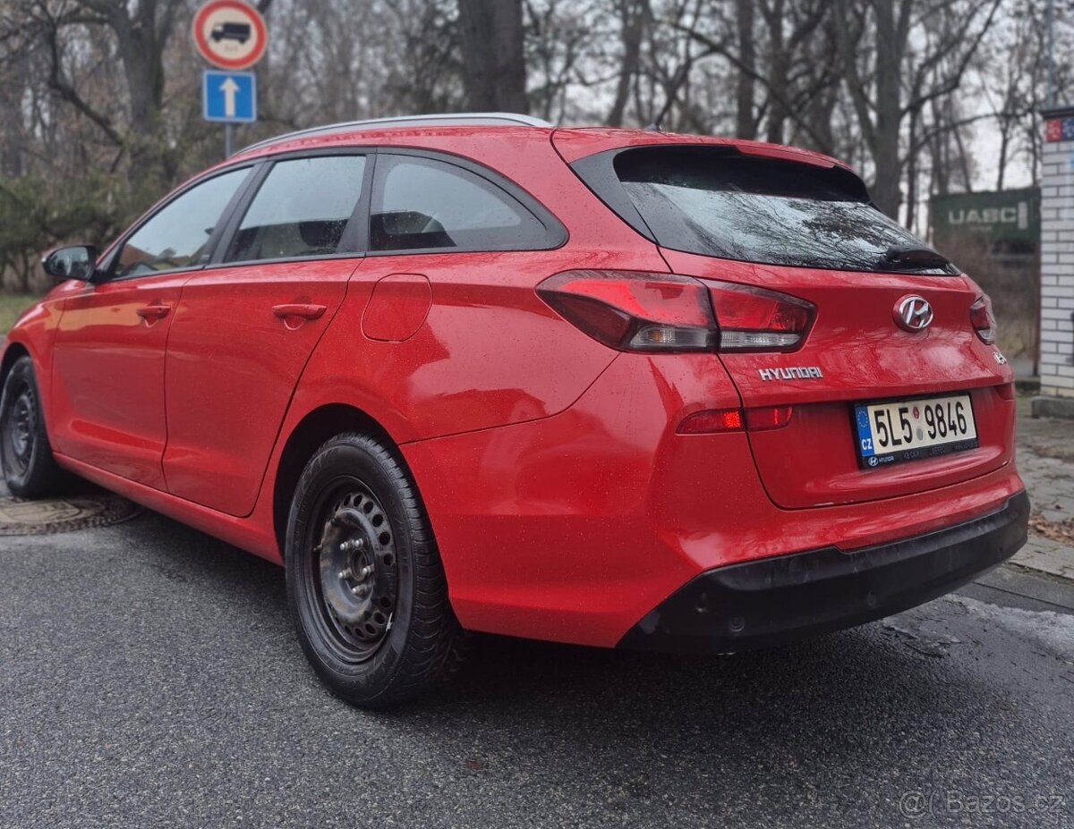 Hyundai i30 1.6 CRDi 81 kW - 4