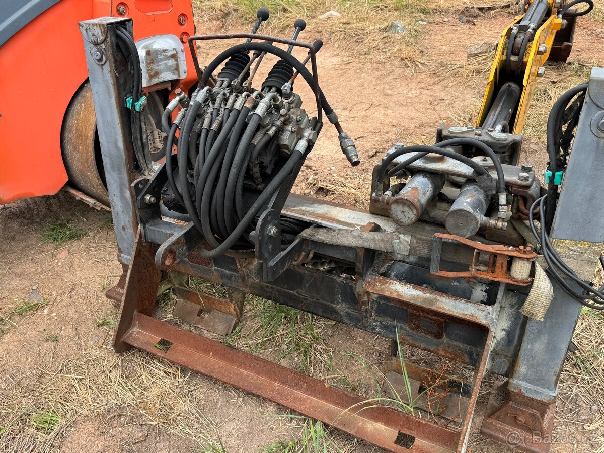 Podkopové rameno pro smykový JCB Robot - 4