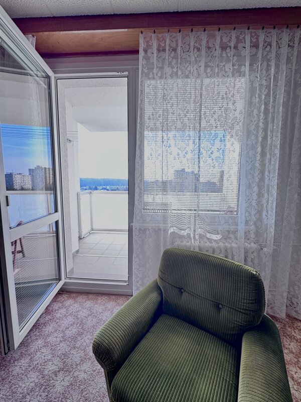 Pronájem kompletně zařízeného bytu 3+1, 77 m2, s terasou a s - 4